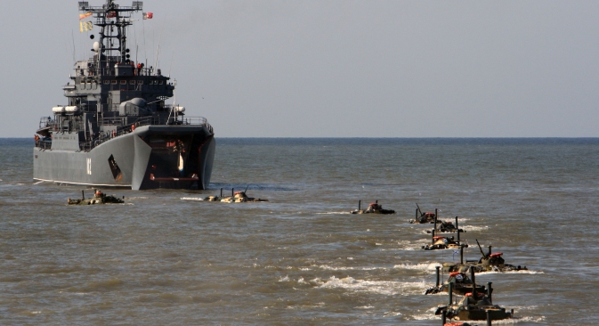 The assault landing ship Kaliningrad putting armored vehicles afloat. Source: RIA Novosti / Igor Zarembo